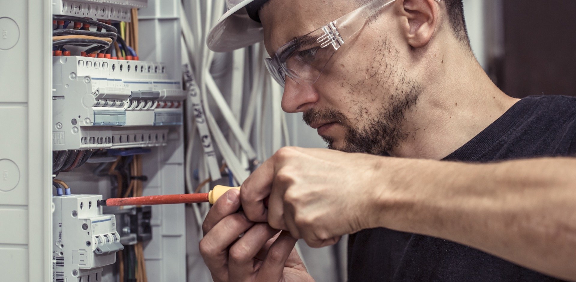 Five Reason Why You Should Hire an Electrician