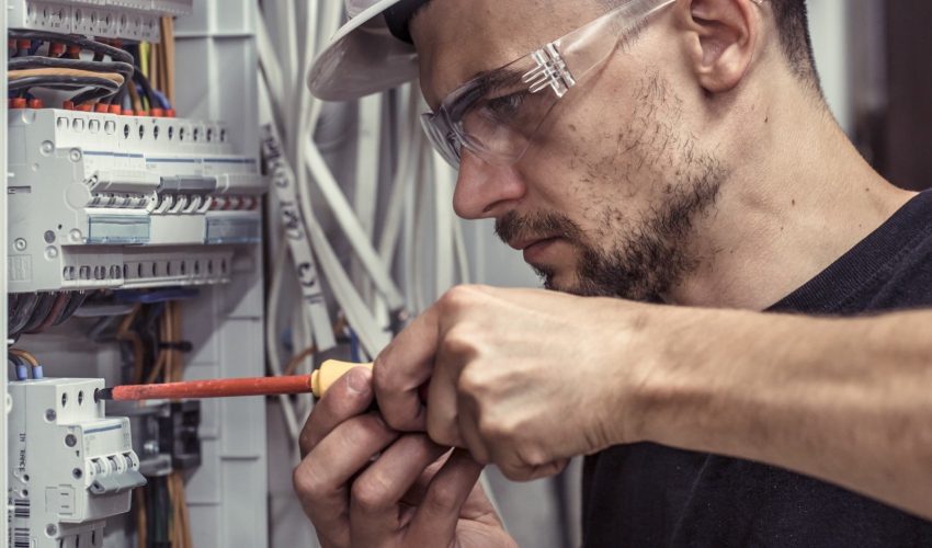 Five Reason Why You Should Hire an Electrician